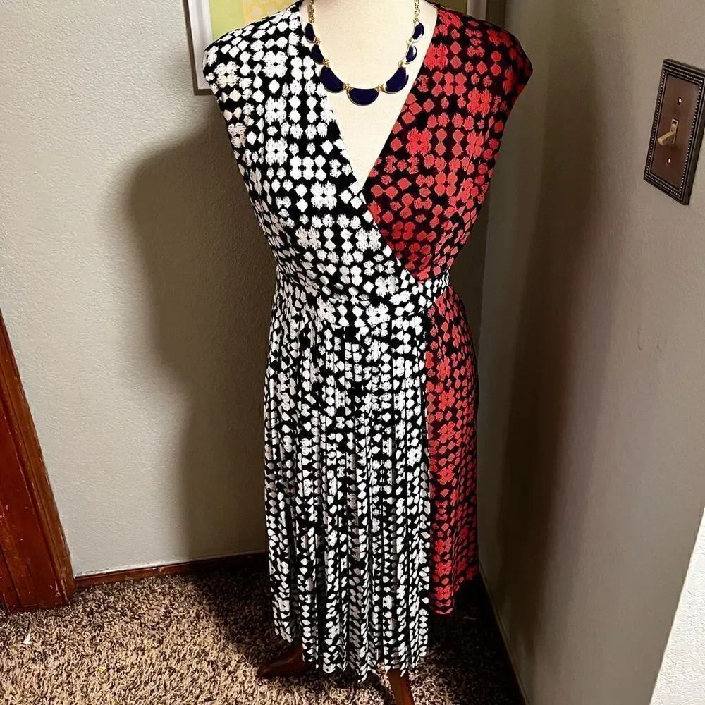 EUC Maggy London Sleeveless, V-neck, Wrap dress Size 6, Red, White & Blue #MD7